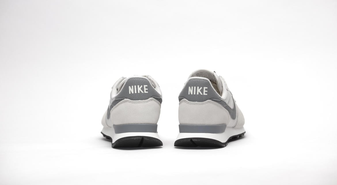 Nike internationalist light store bone cool grey